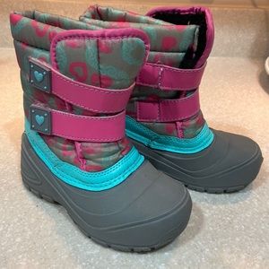 Winter boots, size 9 toddler